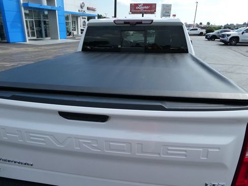 Certified 2021 Chevrolet Silverado 1500 LTZ w/ Technology Package AWD/4WD image 17