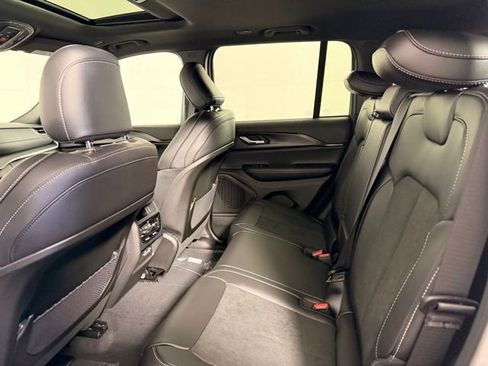 New 2025 Jeep Grand Cherokee 4WD image 24