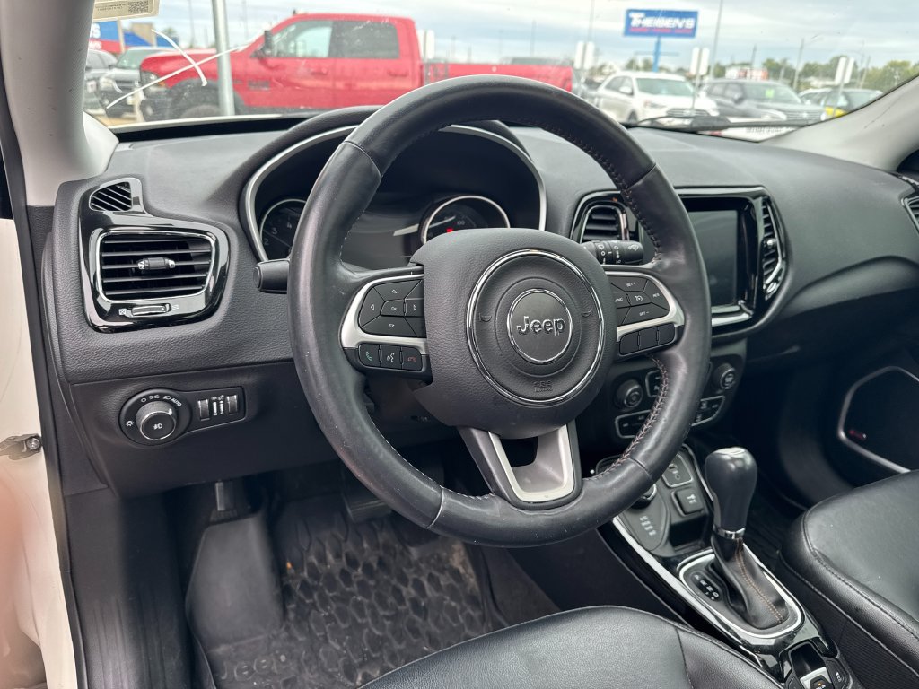 Used 2018 Jeep Compass Limited w/ Navigation Group AWD/4WD image 10