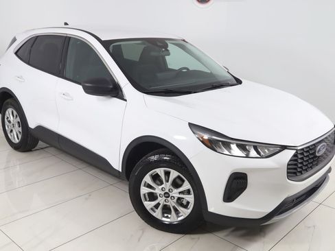 Used 2023 Ford Escape Active w/ Tech Pack #1 AWD/4WD image 17