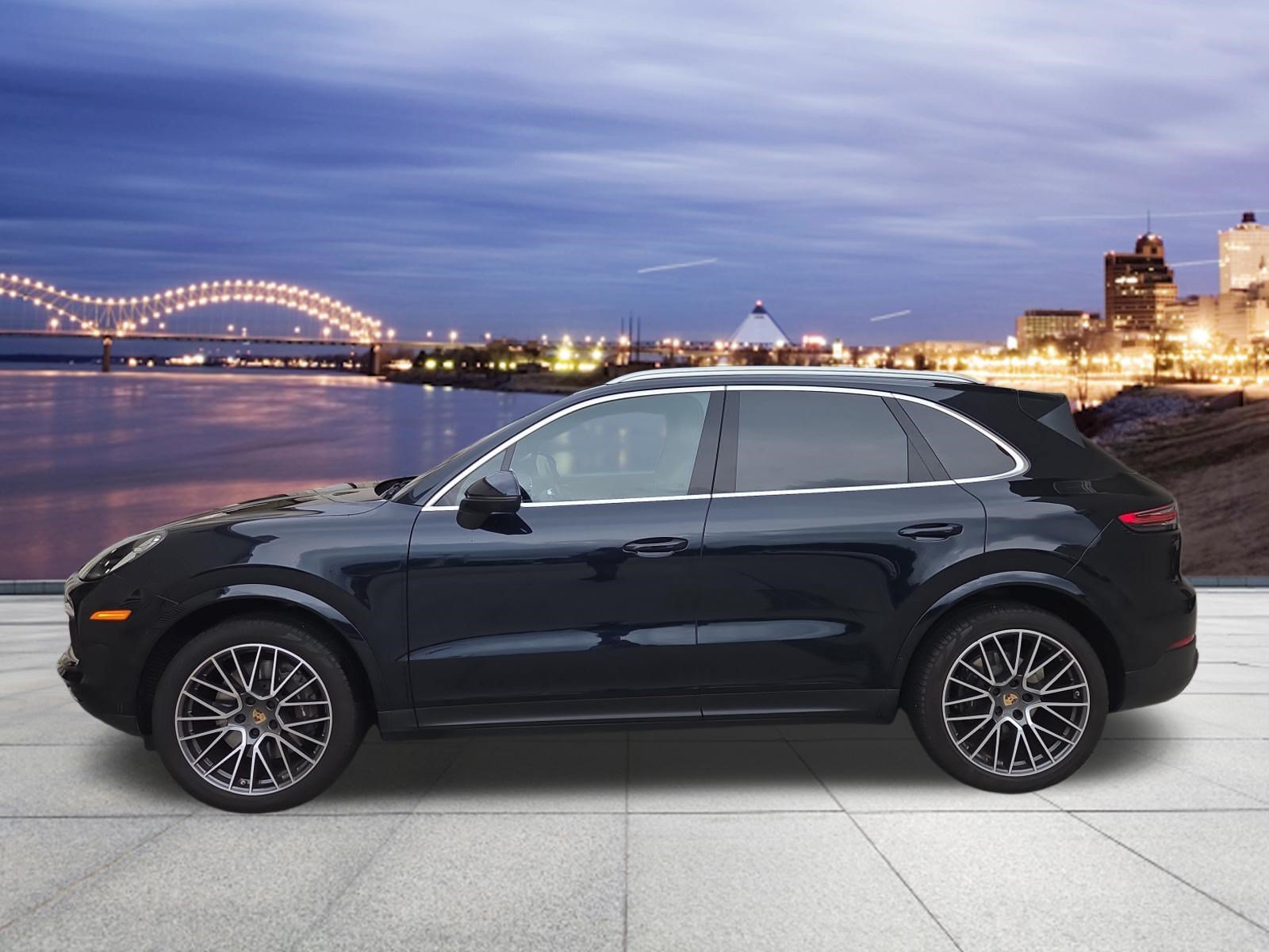 Used 2022 Porsche Cayenne Platinum Edition AWD/4WD image 2