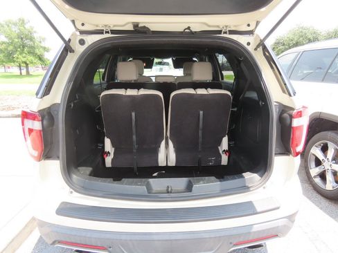 Used 2018 Ford Explorer XLT FWD image 12