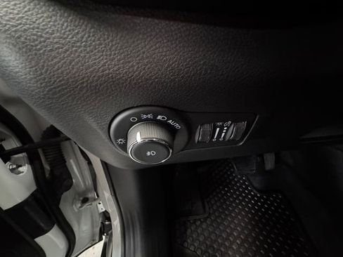 Used 2022 Jeep Compass Trailhawk w/ Trailhawk Convenience Group AWD/4WD image 22