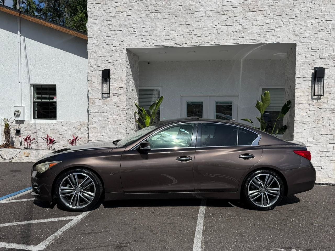 Used 2014 INFINITI Q50 Premium w/ Technology Package RWD image 2