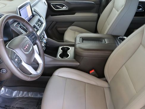 Used 2021 GMC Yukon XL SLT w/ SLT Premium Package image 19