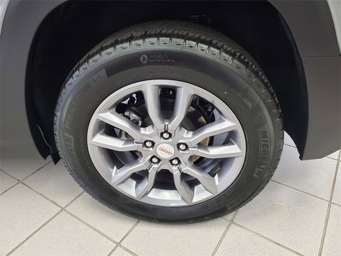 Used 2024 GMC Terrain SLT image 30