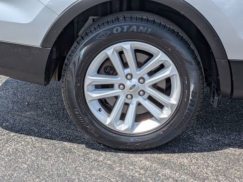 Used 2014 Ford Explorer XLT w/ Equipment Group 202A FWD image 10