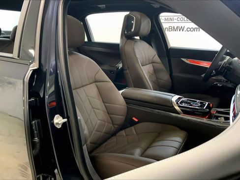 Used 2025 BMW 760i xDrive image 9
