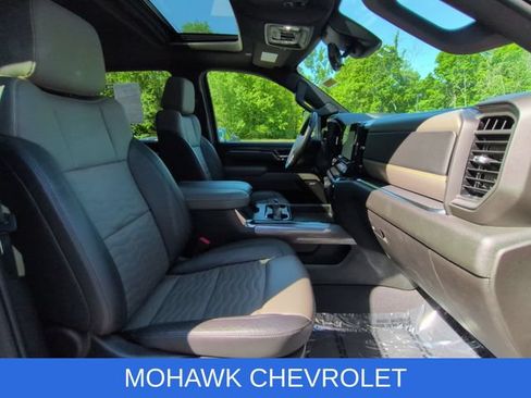 Used 2024 Chevrolet Silverado 2500 ZR2 w/ Technology Package AWD/4WD image 30