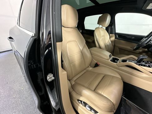 Used 2019 Porsche Cayenne image 31