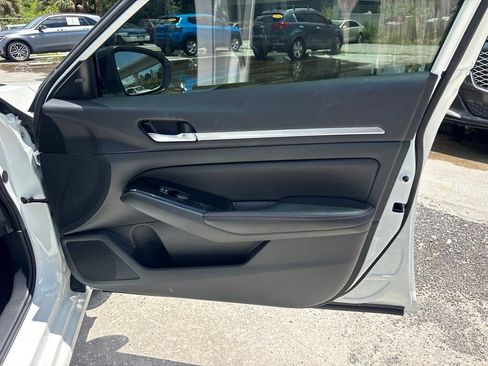 Used 2024 Nissan Altima 2.5 SR FWD image 17