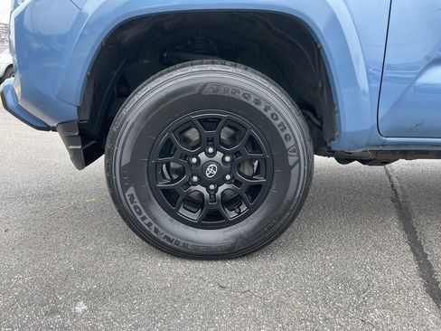 Used 2019 Toyota Tacoma SR5 AWD/4WD image 9