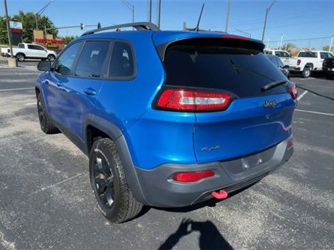 Used 2017 Jeep Cherokee Trailhawk image 8