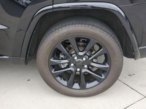 Used 2020 Jeep Grand Cherokee Altitude AWD/4WD image 12