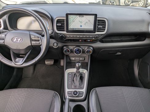 Used 2023 Hyundai Venue Limited image 15