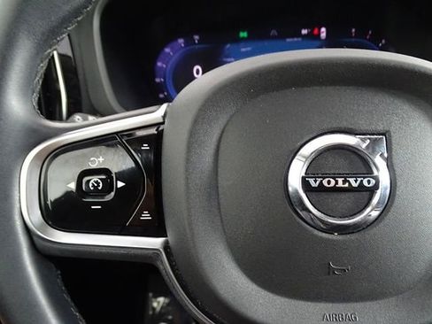 Used 2023 Volvo XC60 B5 Plus image 33