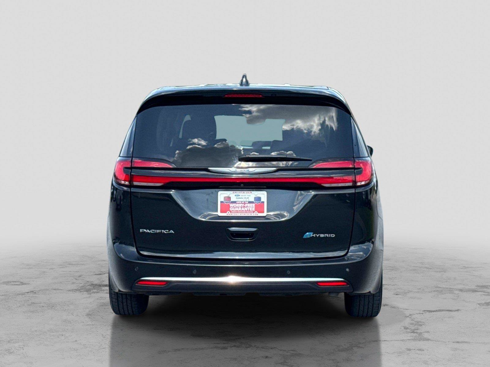 Certified 2024 Chrysler Pacifica Limited FWD image 6