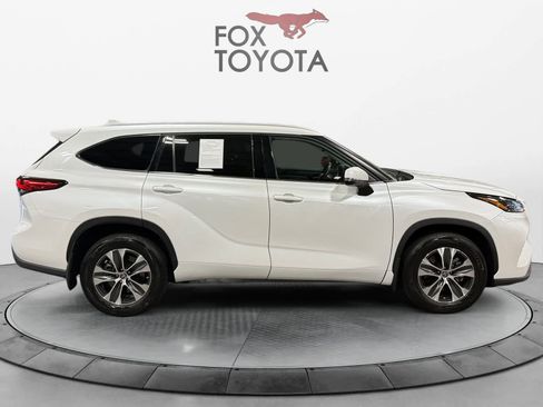 Used 2022 Toyota Highlander XLE AWD/4WD image 7