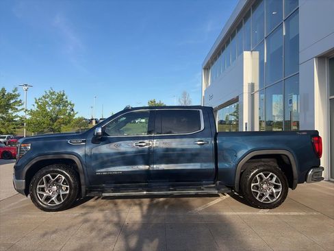 Used 2023 GMC Sierra 1500 SLT w/ SLT Premium Package AWD/4WD image 4