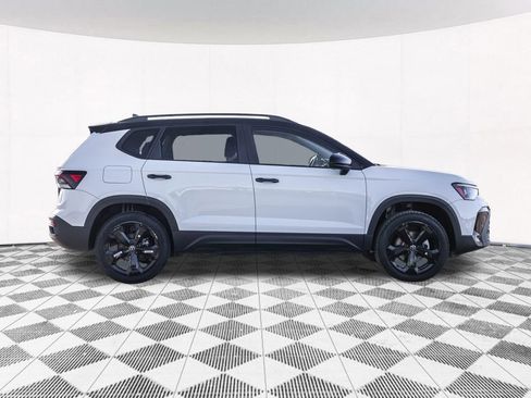 New 2026 Volkswagen Taos SE AWD/4WD image 13
