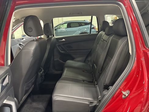 Used 2020 Volkswagen Tiguan SE image 14