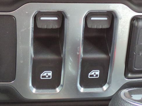 Used 2025 Jeep Wrangler Sport image 20