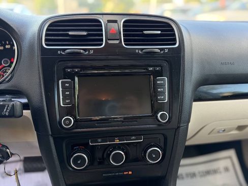 Used 2011 Volkswagen Jetta SE FWD image 12