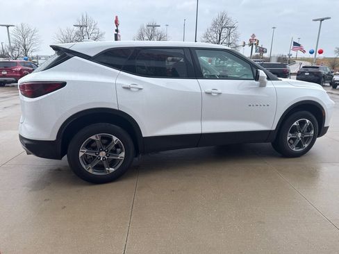 Used 2025 Chevrolet Blazer LT image 2