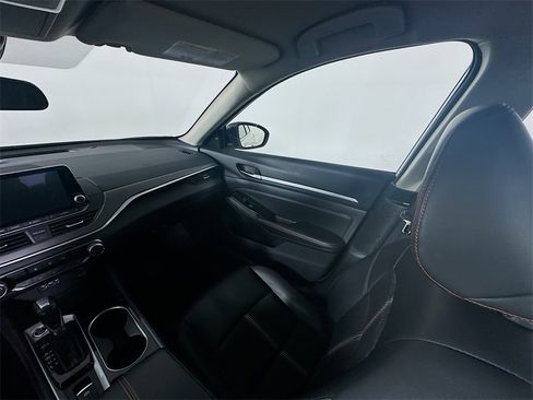 Used 2025 Nissan Altima 2.5 SR image 11