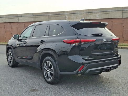 Used 2022 Toyota Highlander XLE image 4