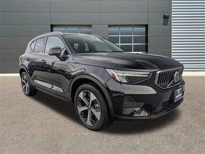 Used 2025 Volvo XC40 B5 Core w/ Climate Package