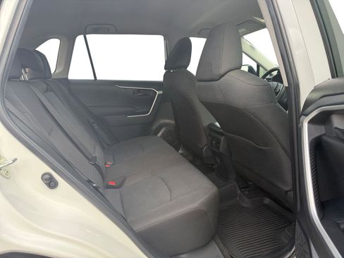Used 2022 Toyota RAV4 LE image 22