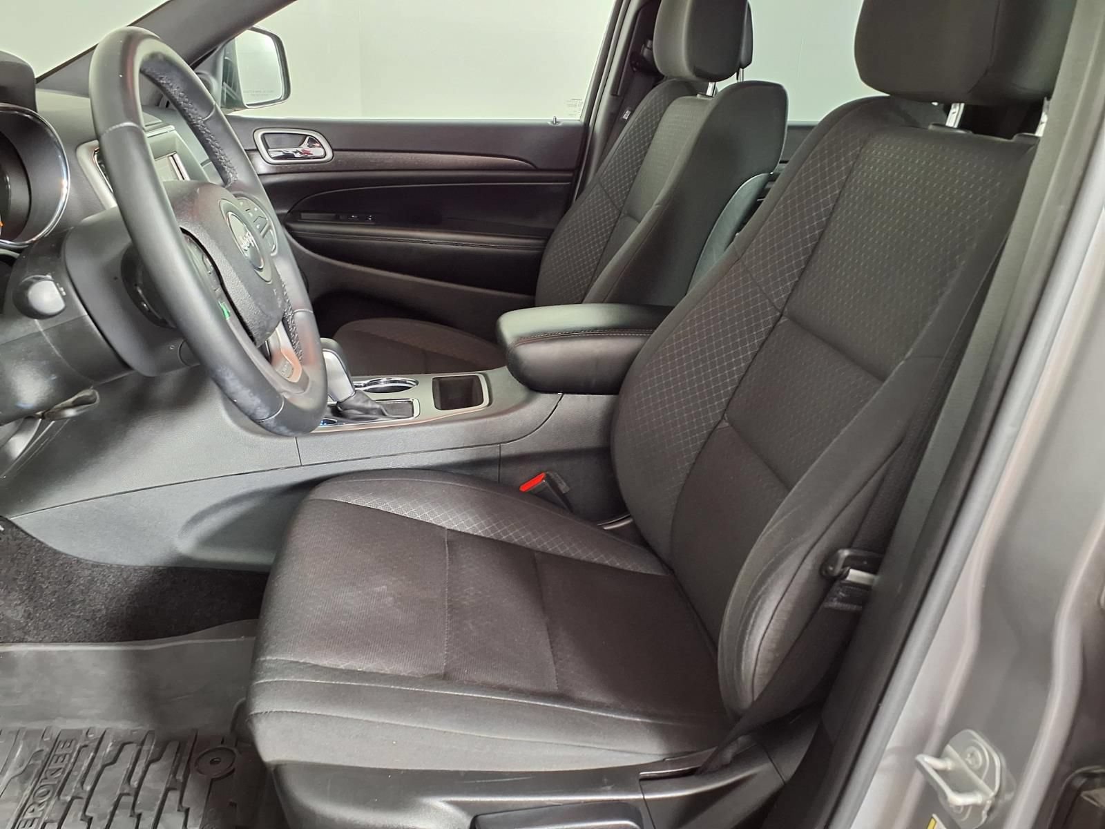 Used 2018 Jeep Grand Cherokee Laredo RWD image 19