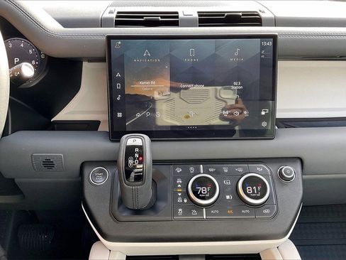 Used 2025 Land Rover Defender 110 S image 15