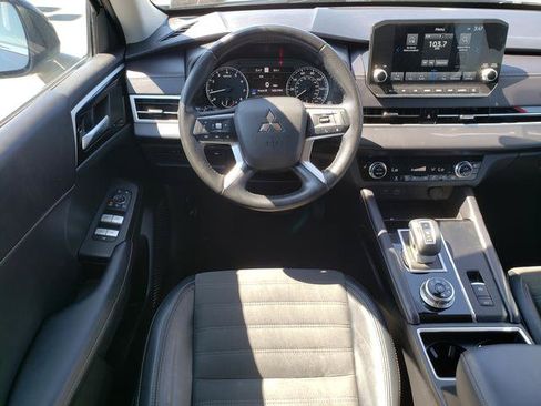 Used 2023 Mitsubishi Outlander SE AWD/4WD image 17