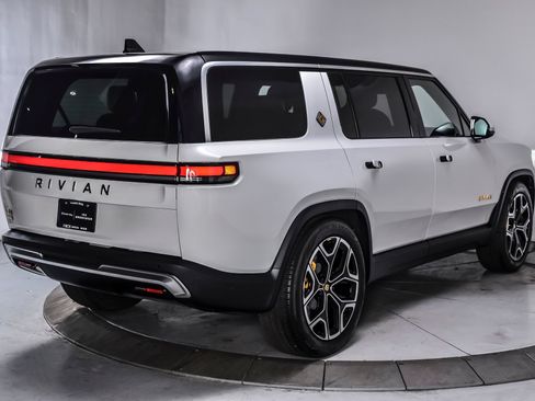 Used 2024 Rivian R1S Adventure AWD/4WD image 3