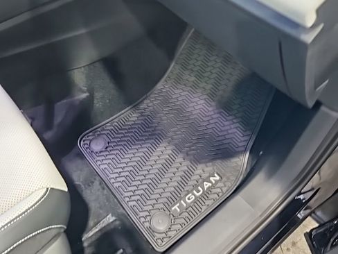 New 2026 Volkswagen Tiguan SE image 14