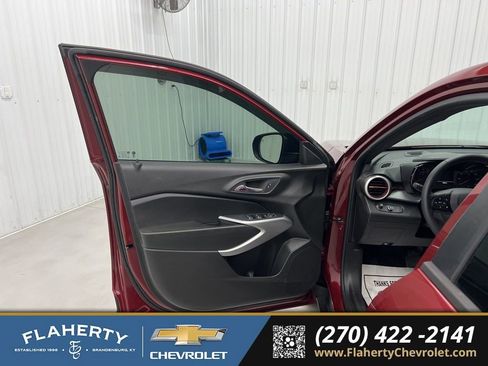 Used 2024 Chevrolet Trax RS w/ Driver Confidence Package FWD image 8