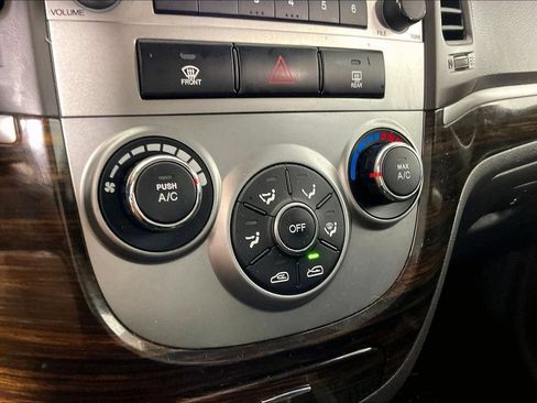 Used 2011 Hyundai Santa Fe SE FWD image 23