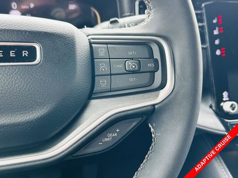 Used 2025 Jeep Wagoneer Series II image 9