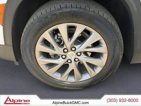 Used 2025 Buick Enclave Preferred AWD/4WD image 9