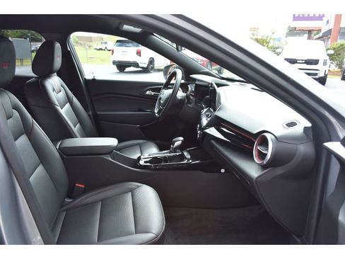 Used 2025 Chevrolet Trax RS w/ Driver Confidence Package image 14