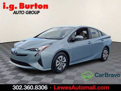 Used 2017 Toyota Prius Three FWD image 3