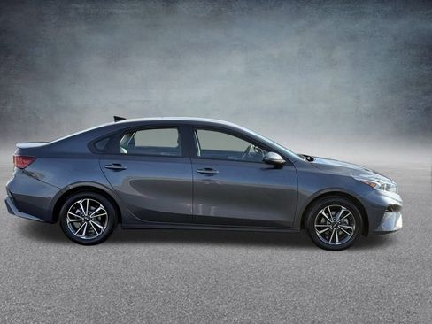 Used 2023 Kia Forte LXS image 2