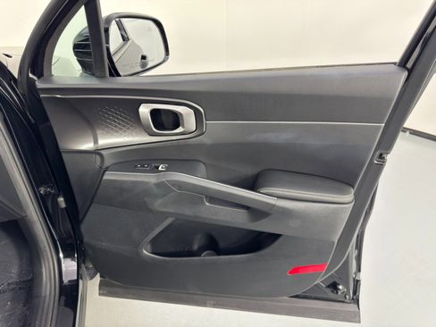 Used 2021 Kia Sorento S image 41