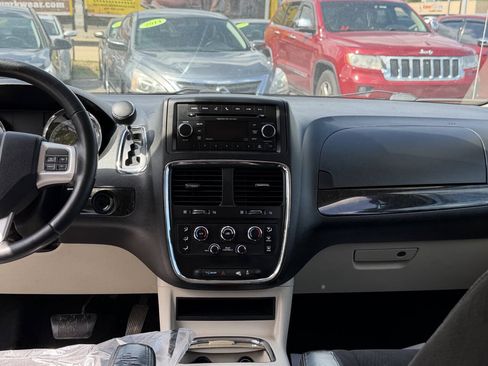 Used 2013 Dodge Grand Caravan SXT w/ UConnect Hands-Free Group FWD image 11