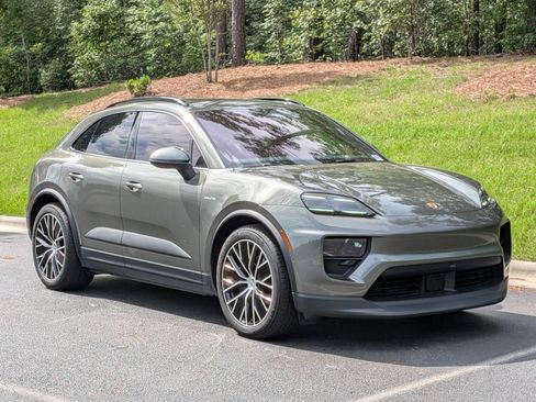 Certified 2025 Porsche Macan Electric RWD image 34