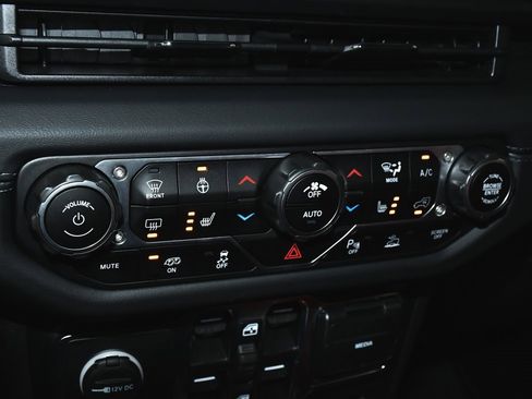 Used 2024 Jeep Wrangler Unlimited Rubicon 392 image 32