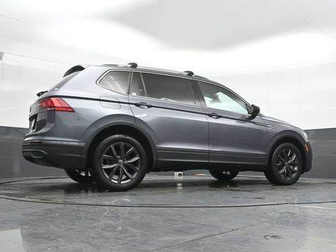 Used 2022 Volkswagen Tiguan SE AWD/4WD image 39