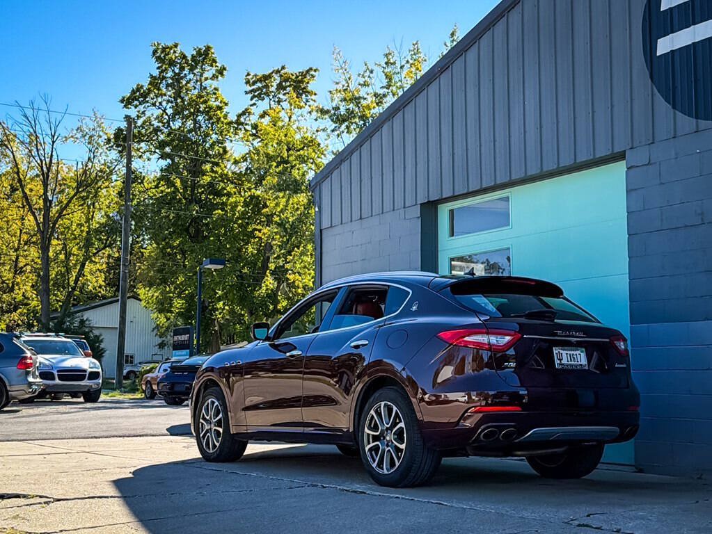 Used 2017 Maserati Levante S AWD/4WD image 4